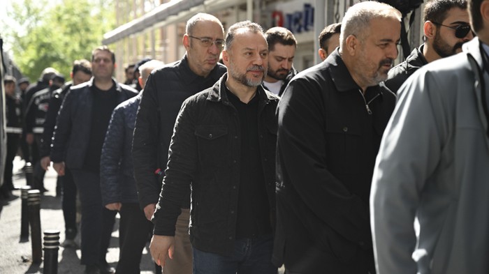 İBB'ye gerçekleştirilen 2. dalga operasyonunda birçok kişi gözaltına alındı