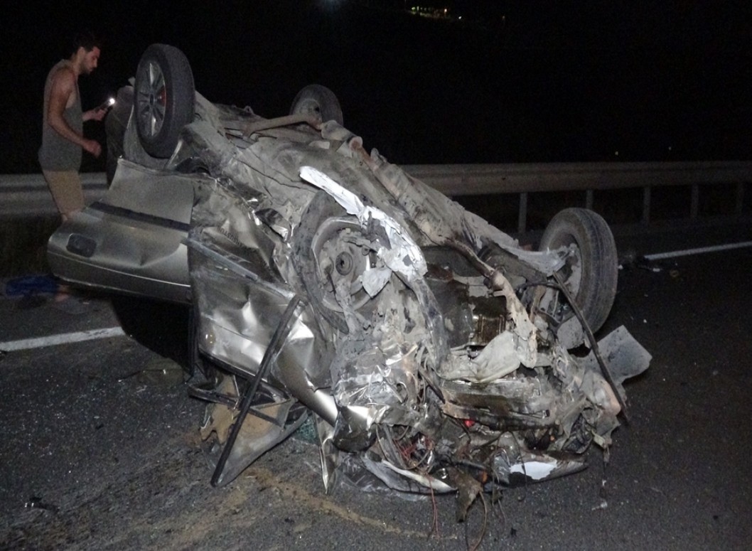 izmirde-feci-kaza-dugune-giderken-anne-ve-baba-can-verdi-bebek-agir-yarali-1749173978795.jpg İzmir'de feci kaza! Düğüne giderken anne ve baba can verdi: 1'i bebek 2 ağır yaralı - 1