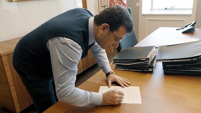 Yolsuzluktan tutuklanan eski İBB Başkanı Ekrem İmamoğlu (AHABER)