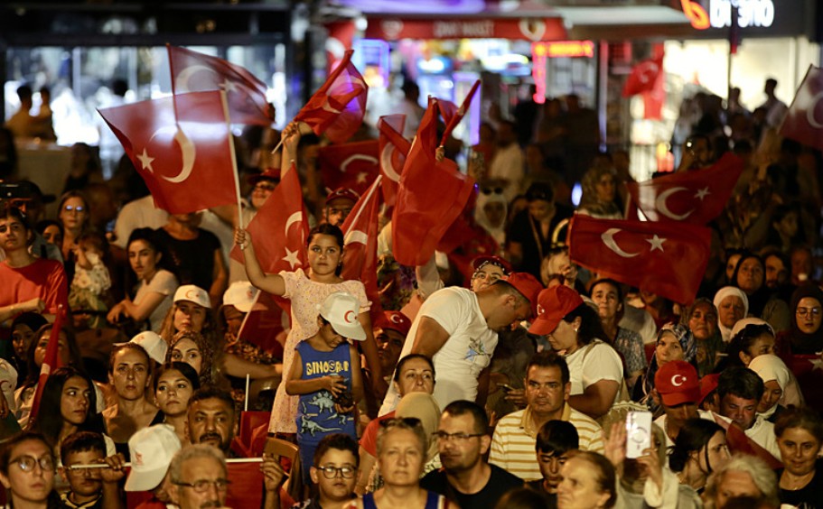 Türkiye tek yürek! 81 milyon Demokrasi Nöbeti’nde: Halk 15 Temmuz’da iradesine sahip çıktı