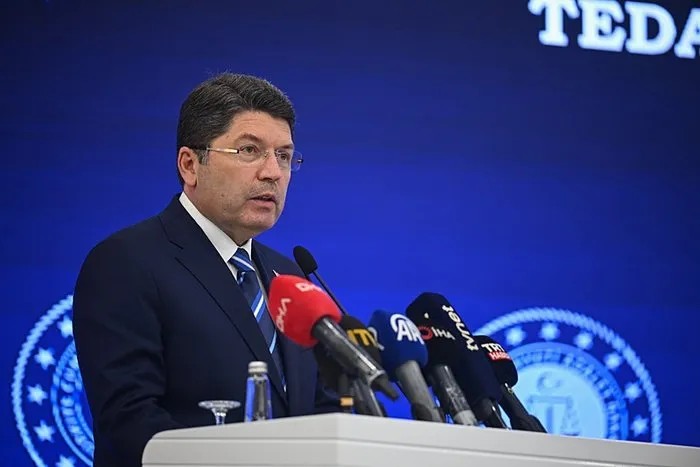 Bakan Tunç orman yangınlarıyla ilgili olarak 1 Haziran'dan itibaren 168 şüphelinin gözaltına alındığını söyledi. (A Haber arşiv)