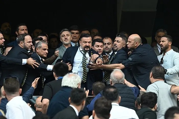 Ali Koç ile Sadettin Saran karşı karşıya! Fenerbahçe’de kongre heyecanında ilk gün sona erdi!