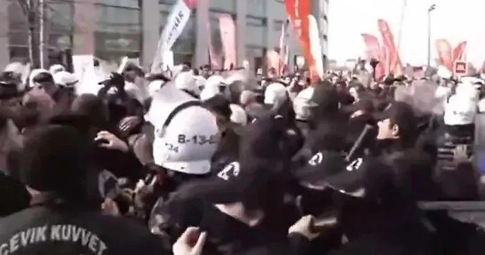 CHP’liler Çağlayan Adliyesi'nde polise saldırdı (ahaber.com.tr arşiv) 