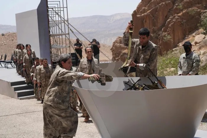 Silah bırakan PKK'lı teröristler