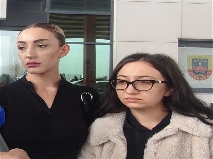 Tuğyan Ülkem Gülter ve arkadaşı Sultan Nur Ulu (İHA) 