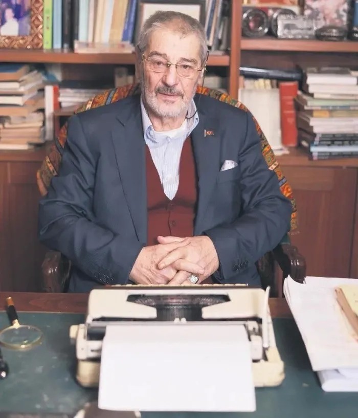 Gazeteci, yazar, mütefekkir Sadık Albayrak (Foto: ahaber.com.tr arşiv)