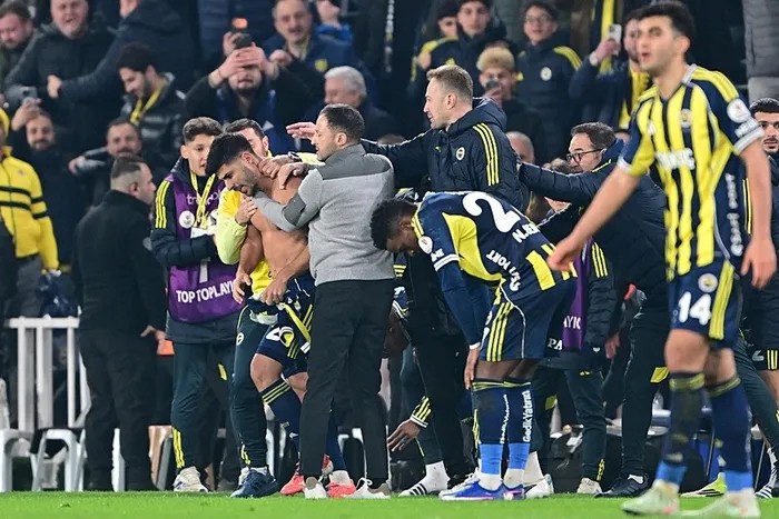 Fenerbahçe maçı sonrası Galatasaray’dan olay paylaşım: "Sizce hangisi ofsayt?" - 2