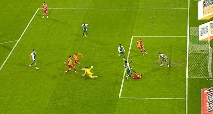 tff-acikladi-23-hafta-var-kayitlari-yayinlandi-1771954778802.jpeg Tartışma yaratan pozisyonun VAR kayıtlarını TFF açıkladı! İşte hakemler arasında geçen diyaloglar - 2