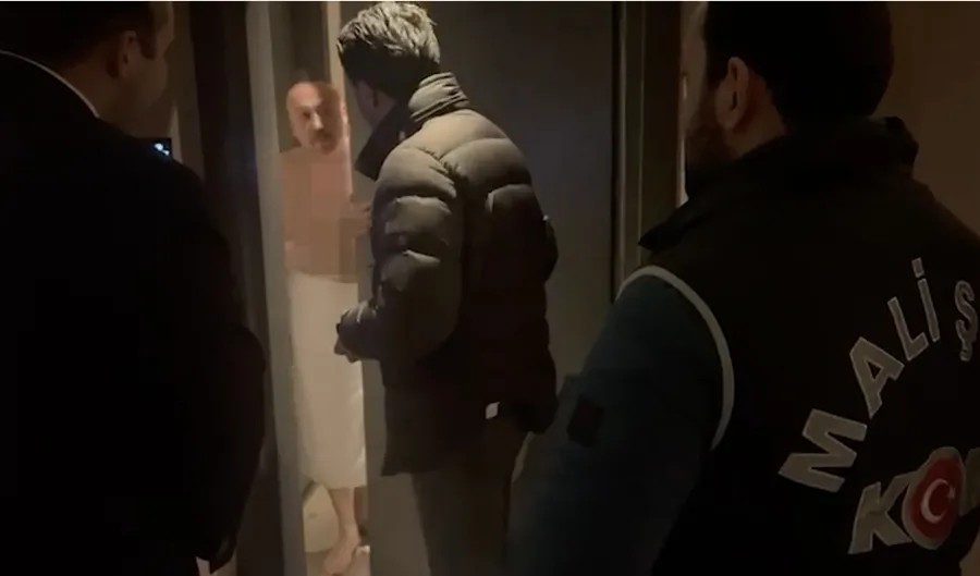 1774697893401.jpeg Belediye binasından içeriye girmemişler - 1