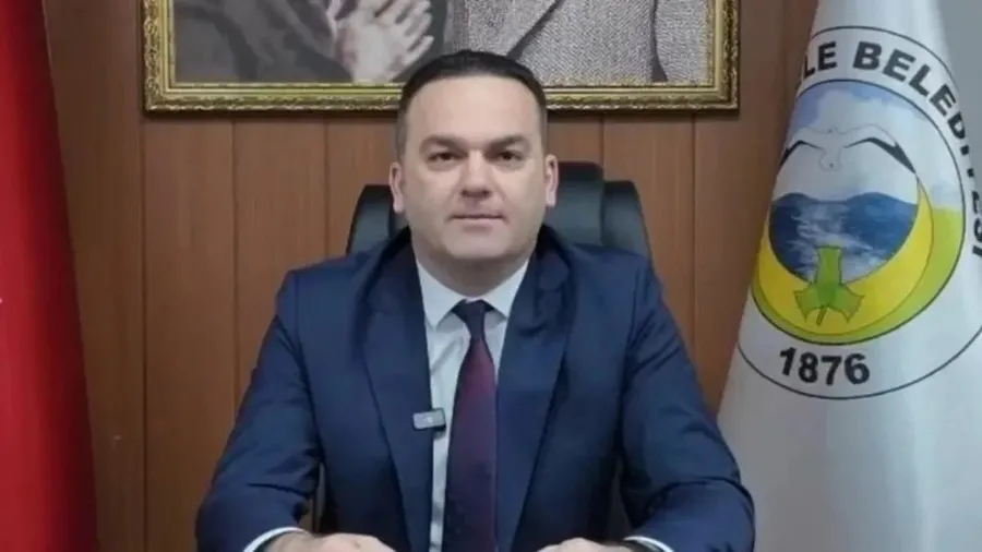 CHP'li Görele Belediye Başkanı Hasbi Dede, sosyal medya üzerinden 16 yaşındaki T.T.'ye cinsel içerikli mesajlar atmasının ardından görevden uzaklaştırıldı. (AA) 