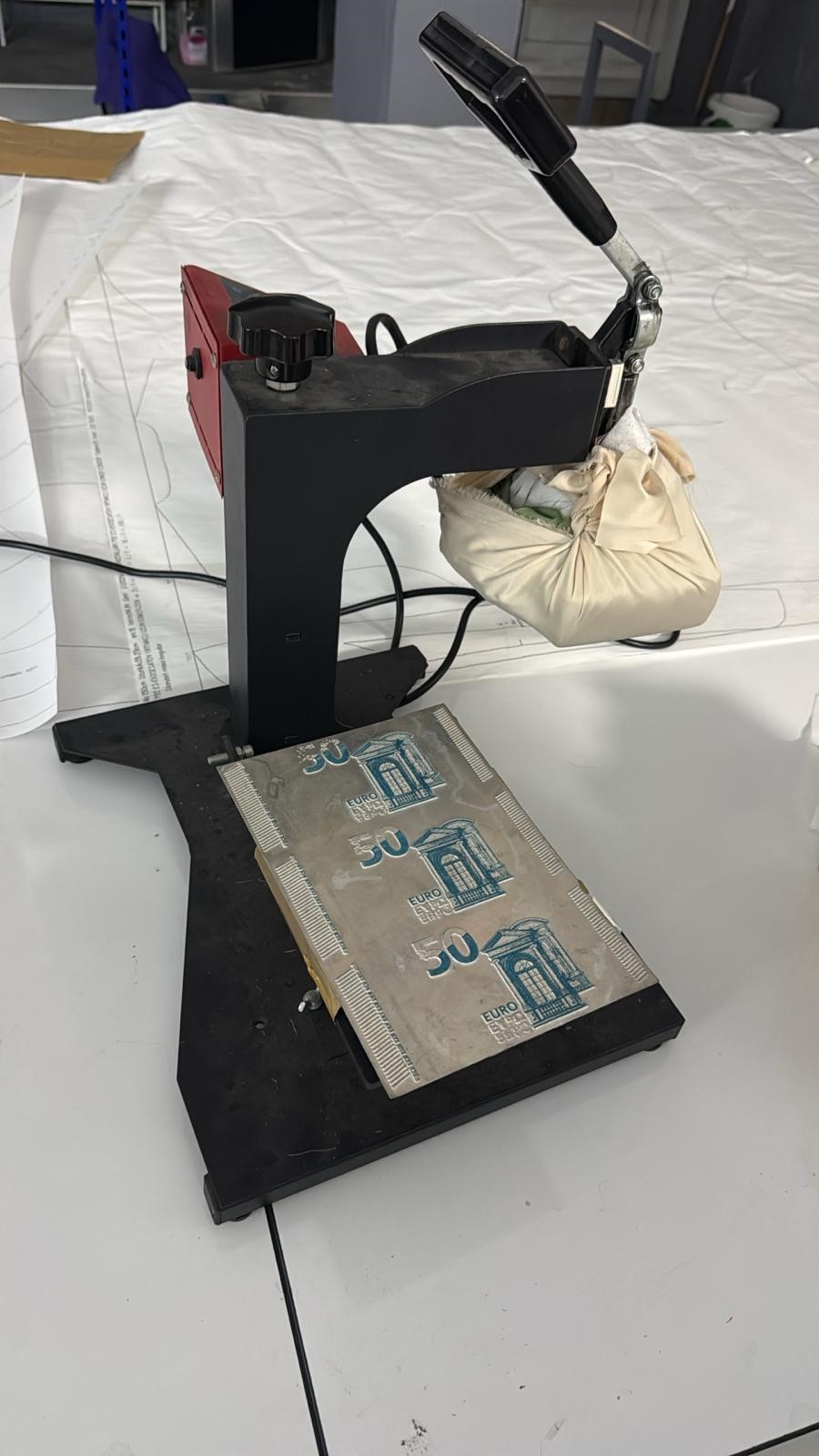 Esenler'de sahte para operasyonu