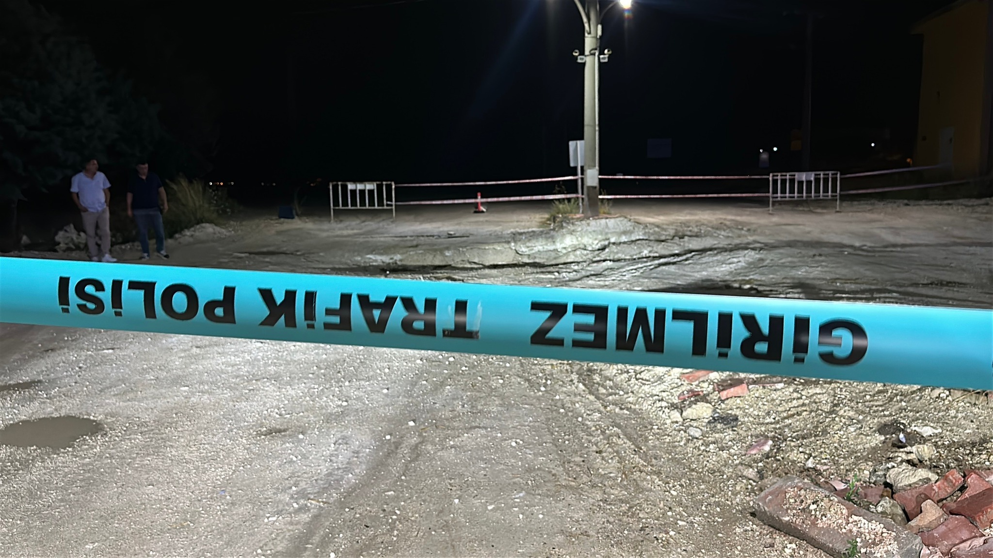 В Бурдуре из-за оползня после ливня перекрыт мост