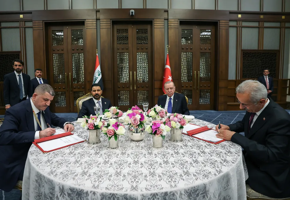 bakan-uraloglunun-15-saati-asan-mesaisine-a-haber-eslik-etti-sakaryadan-istanbula-uzanan-yogun-program-1786189818475.png foto:ahaber.com.tr