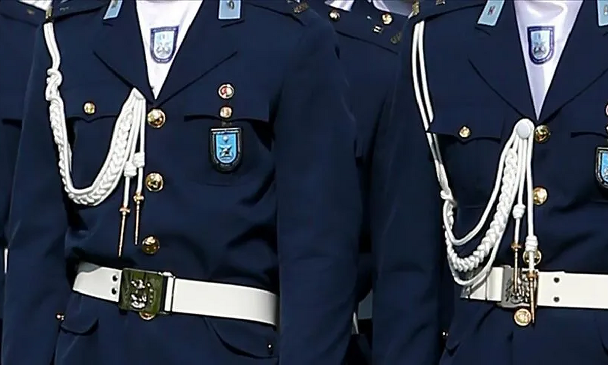 Yerleşme hakkı kazanan adayların aynı gün saat 17.00’ye kadar beyan vermesi ve olumlu beyanın ardından iki iş günü içinde kayıt yaptırması gerekiyor.