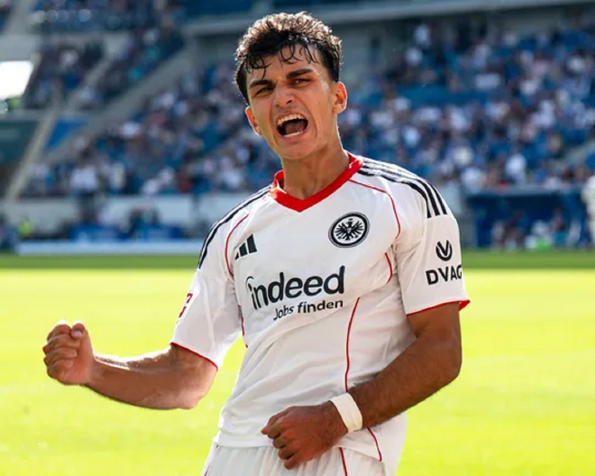 Eintracht Frankfurt formasıyla Can Uzun (A Haber Foto Arşiv)