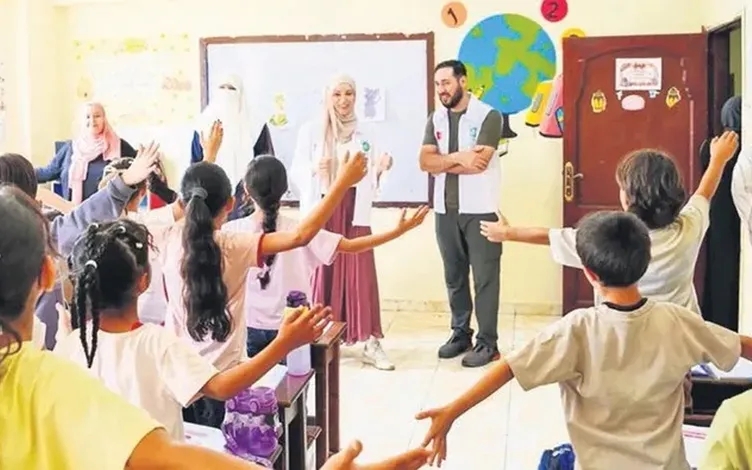 Gamze Özçelik Mısır’da Gazzeli çocuklarla buluştu - 1