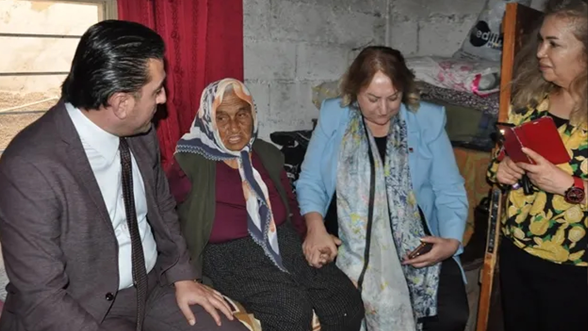 CHP ile Yeni Parti arasında 'Hürü Nine' kavgası! Kadın kolları birbirine girdi - 1