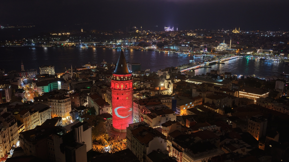 cumhuriyetin-isigi-galata-kulesinden-yukseldi-1793301508966.jpg Cumhuriyet'in ışığı Galata Kulesi’nden yükseldi! - 1