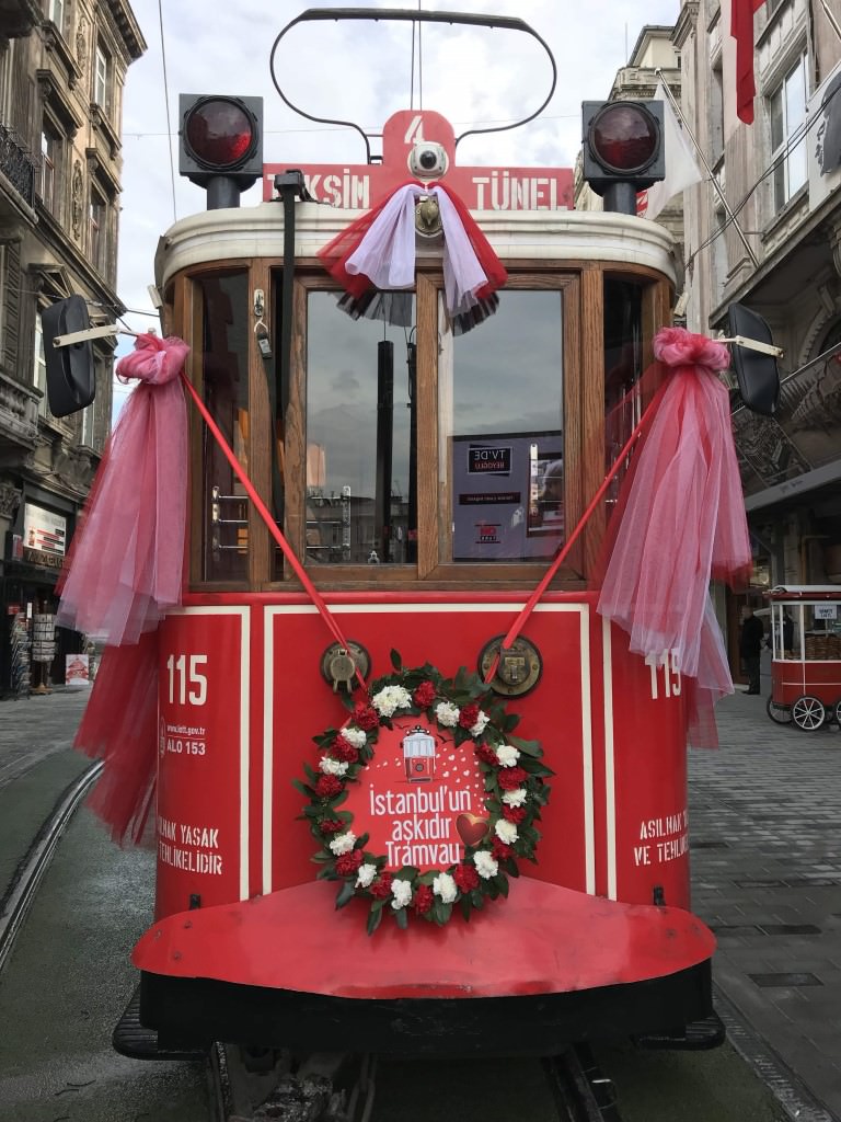 Beyoğlu’nun simgesi Nostaljik Tramvay seferlere başladı