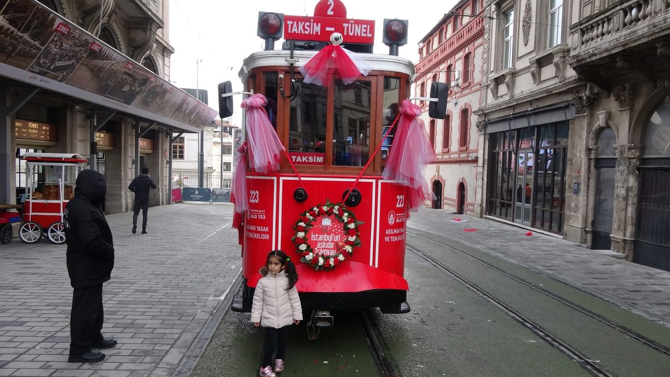 Beyoğlu’nun simgesi Nostaljik Tramvay seferlere başladı