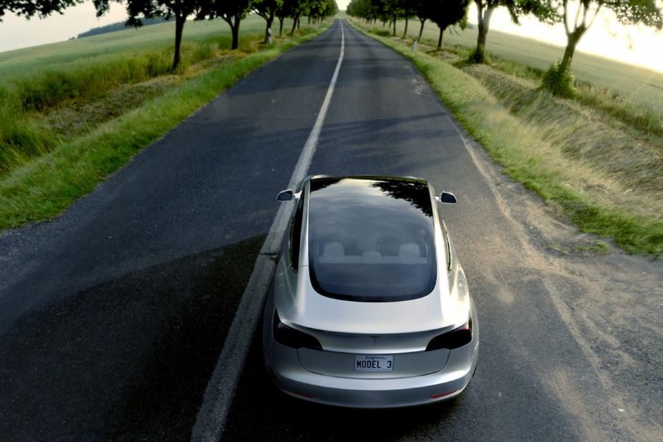 Tesla Model 3 ile Amerika’daki en hızlı yolculuğu yaptılar