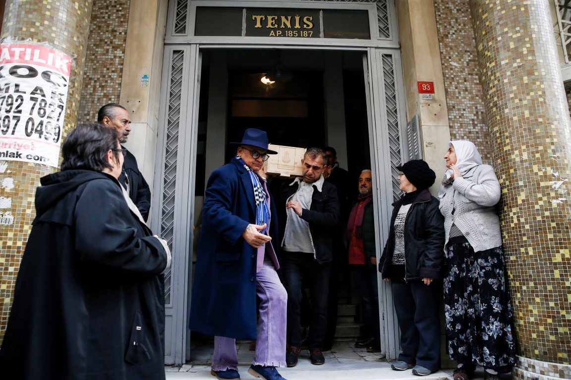 Vefat eden Münir Özkul evinden alınarak morga götürüldü