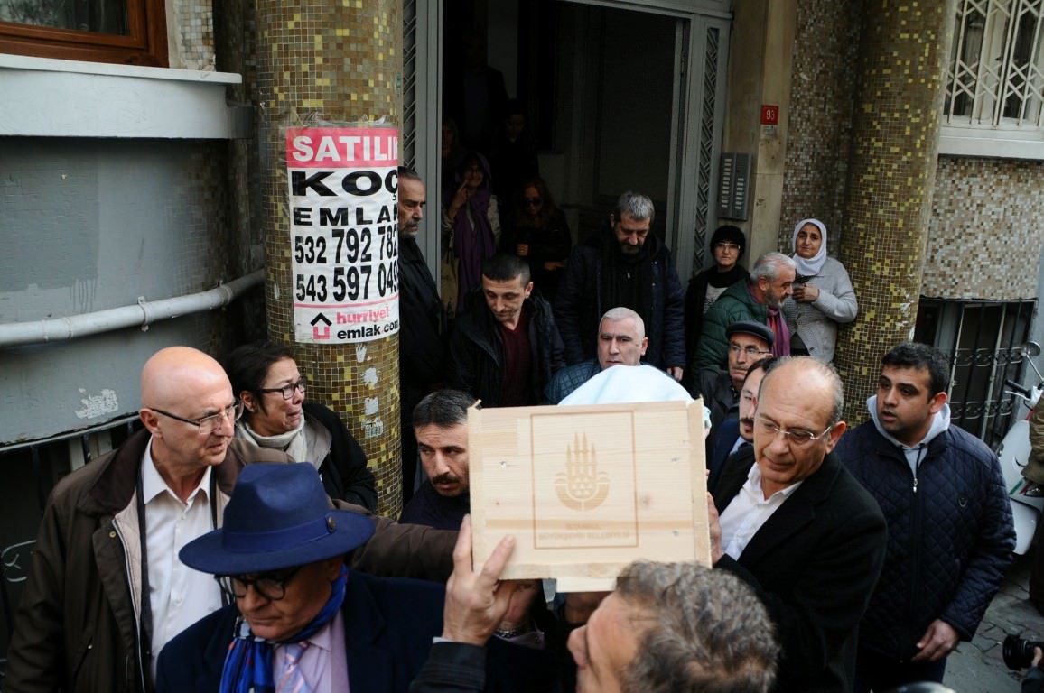 Vefat eden Münir Özkul evinden alınarak morga götürüldü