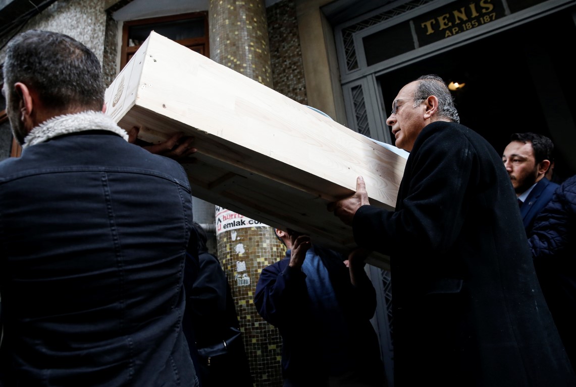 Vefat eden Münir Özkul evinden alınarak morga götürüldü