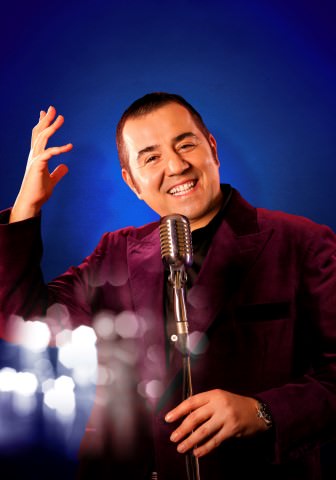 Ata Demirer kendinde 14 yaş küçük sevgilisiyle görüntülendi