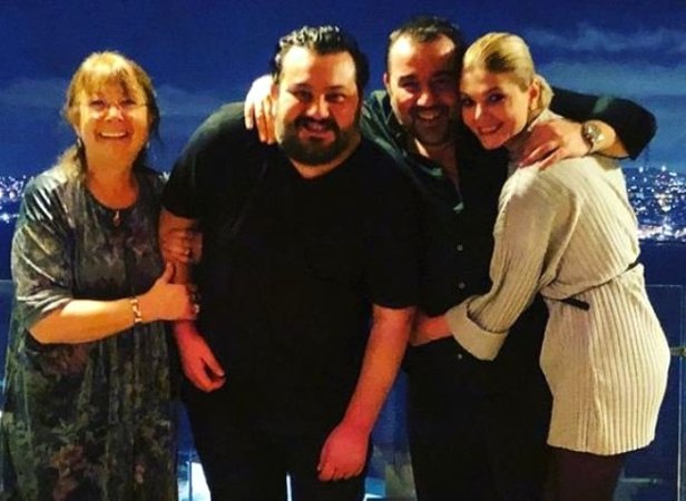 Ata Demirer kendinde 14 yaş küçük sevgilisiyle görüntülendi