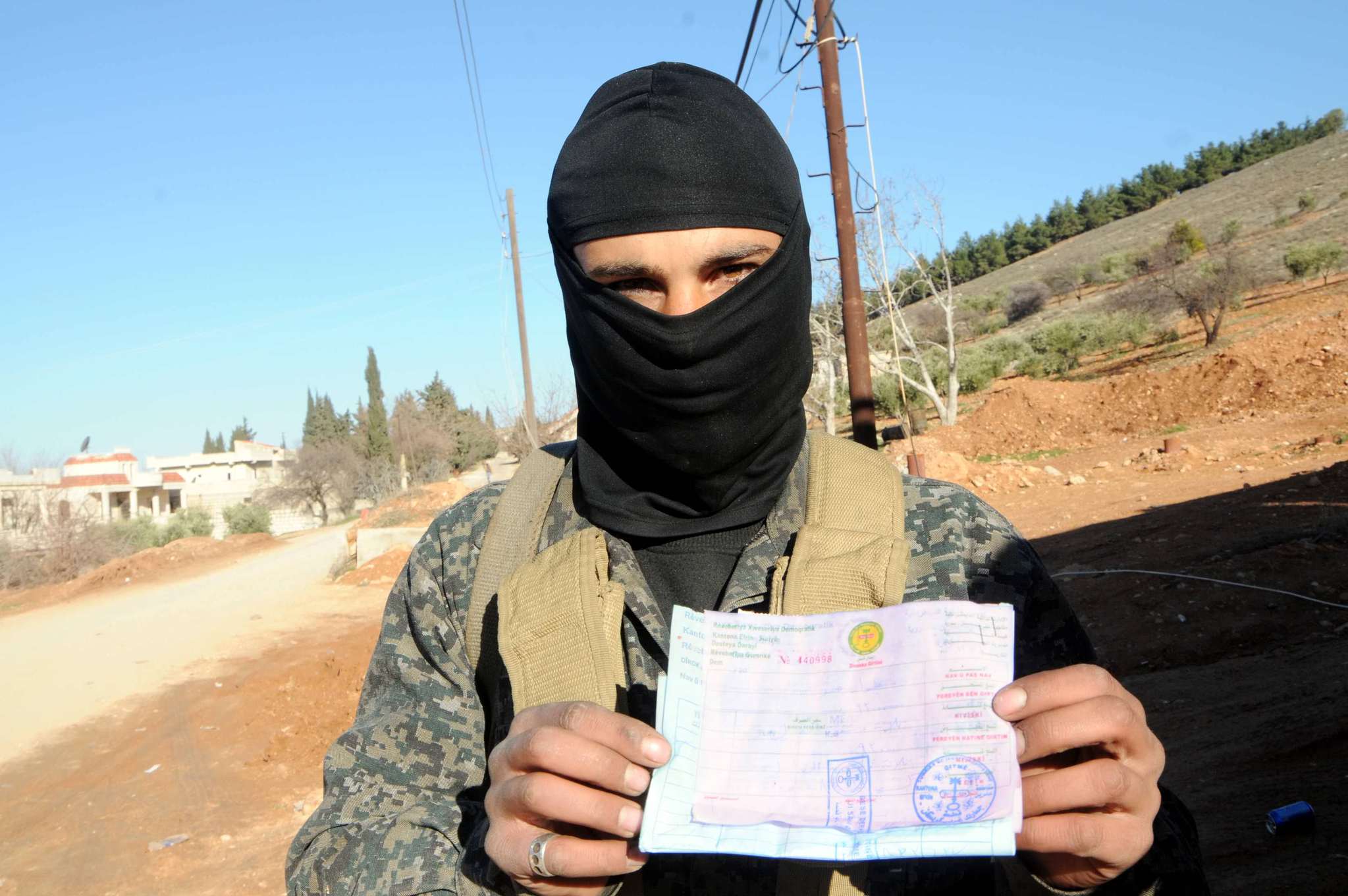 PKK/YPG tüm köylere tüneller kazıp, yoldan geçenden vergi almış