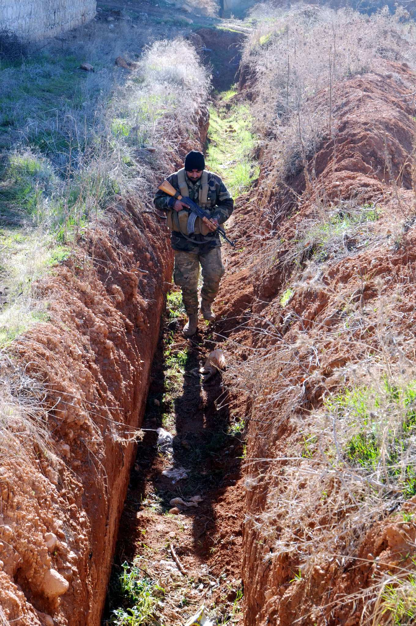 PKK/YPG tüm köylere tüneller kazıp, yoldan geçenden vergi almış