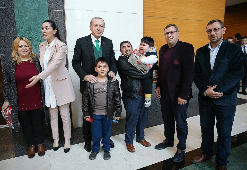 2 yaşında 29 kilo olan Yağız, Cumhurbaşkanı Erdoğan’la buluştu