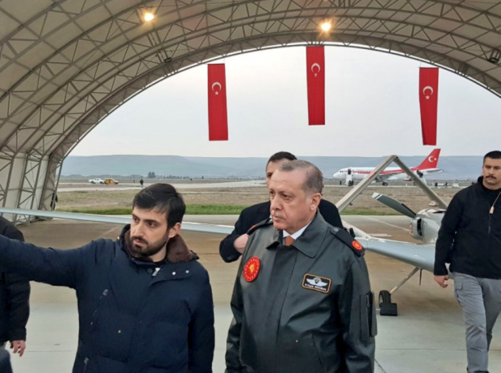 Cumhurbaşkanı Erdoğan, Bayraktar SİHA’ya imzasını attı
