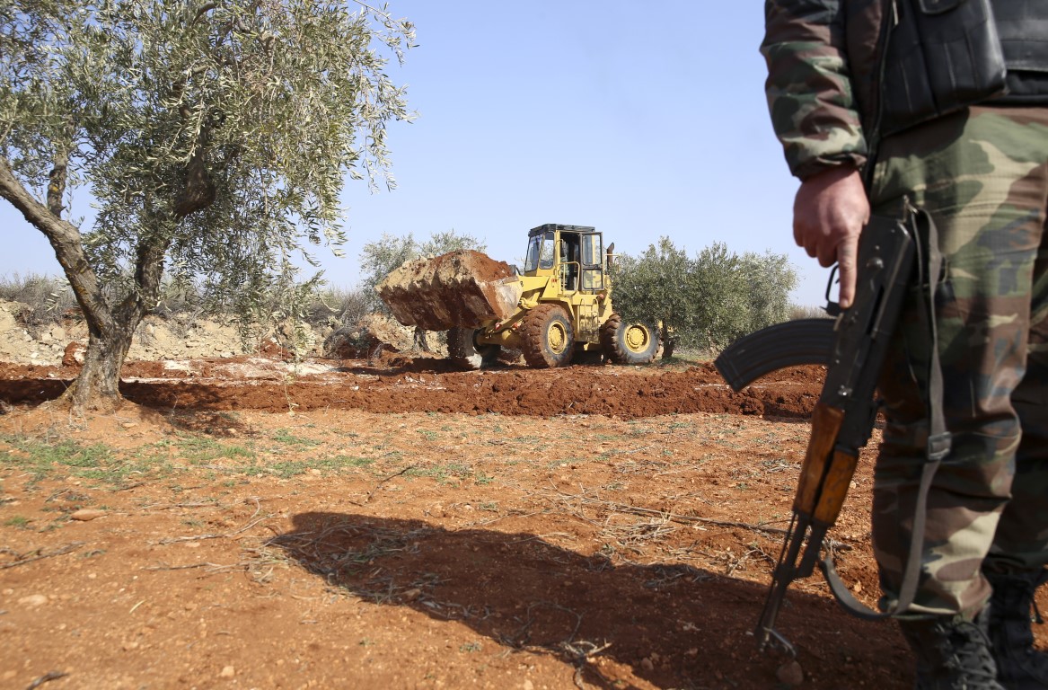 PYD/PKK’nın dağı tepeyle bağladığı hendek ortaya çıkarıldı