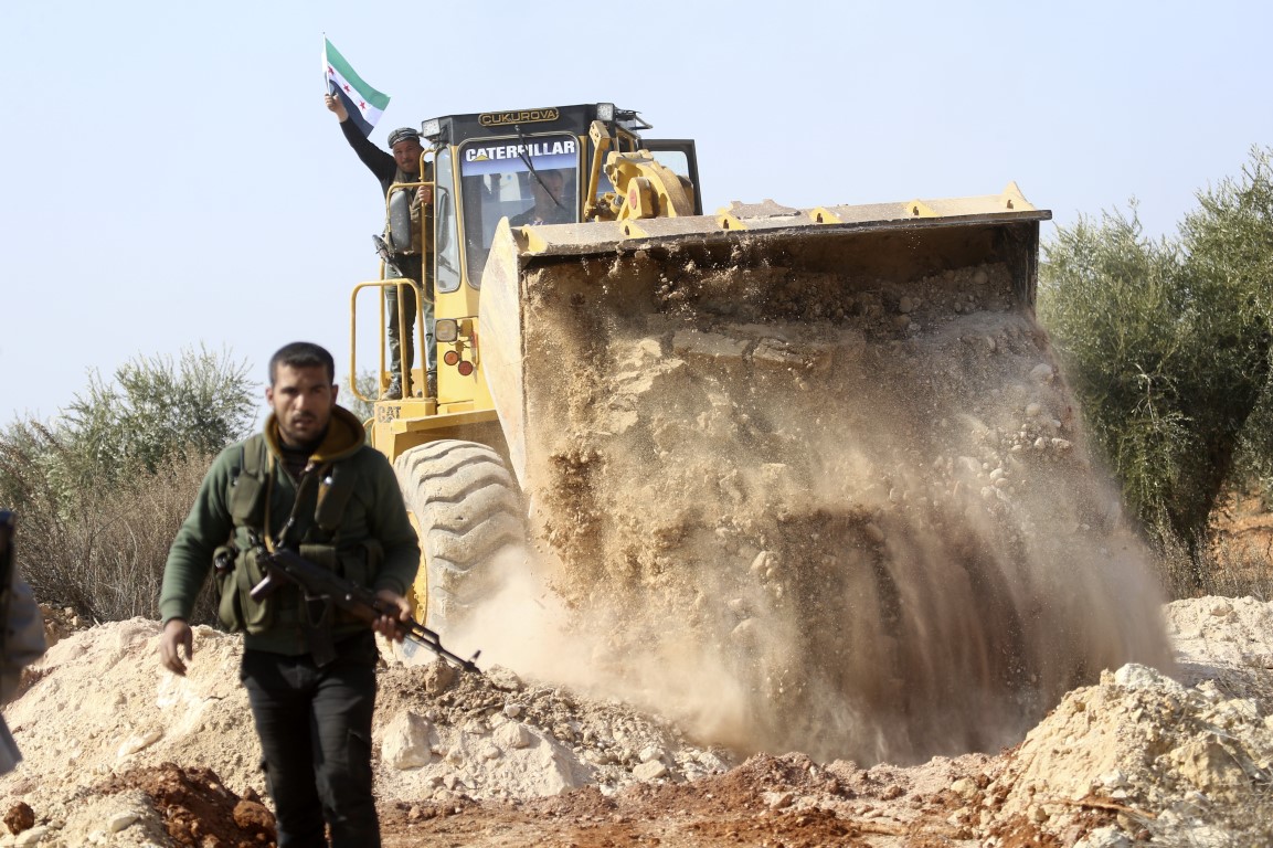 PYD/PKK’nın dağı tepeyle bağladığı hendek ortaya çıkarıldı