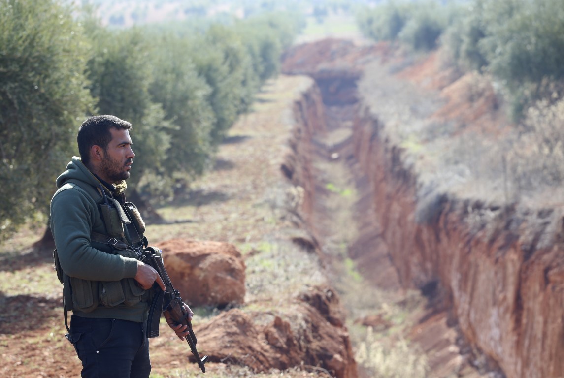 PYD/PKK’nın dağı tepeyle bağladığı hendek ortaya çıkarıldı