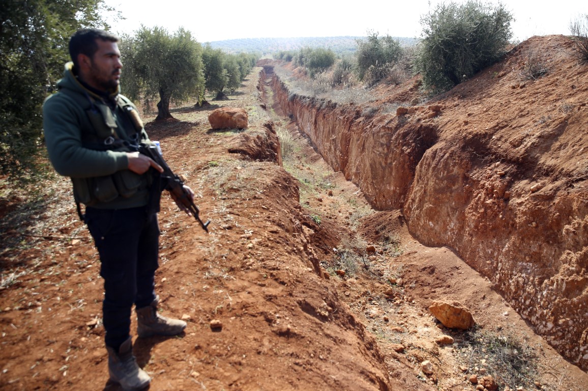 PYD/PKK’nın dağı tepeyle bağladığı hendek ortaya çıkarıldı