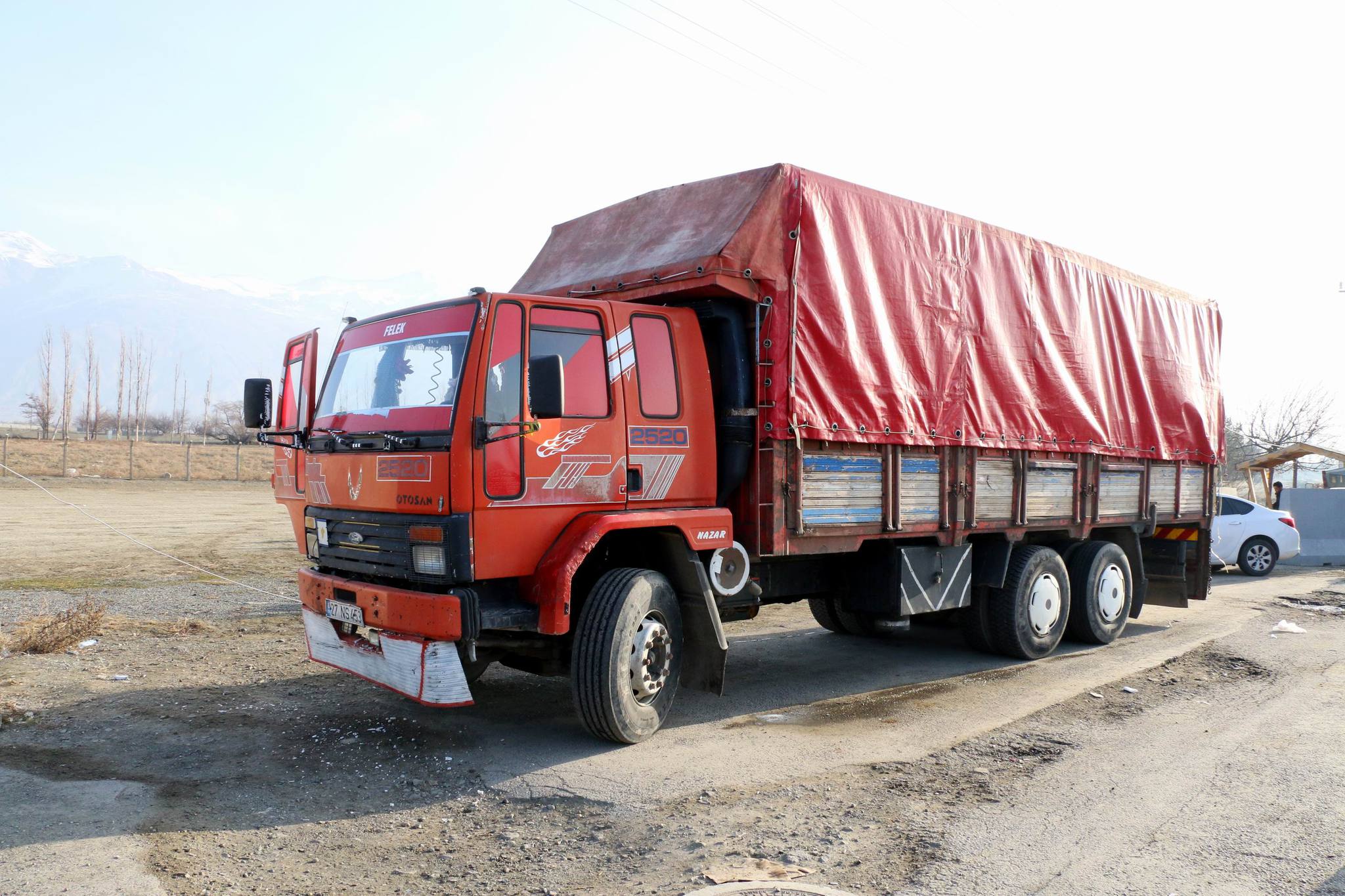 Erzincan’da kamyon kasasında 178 kaçak göçmen yakalandı