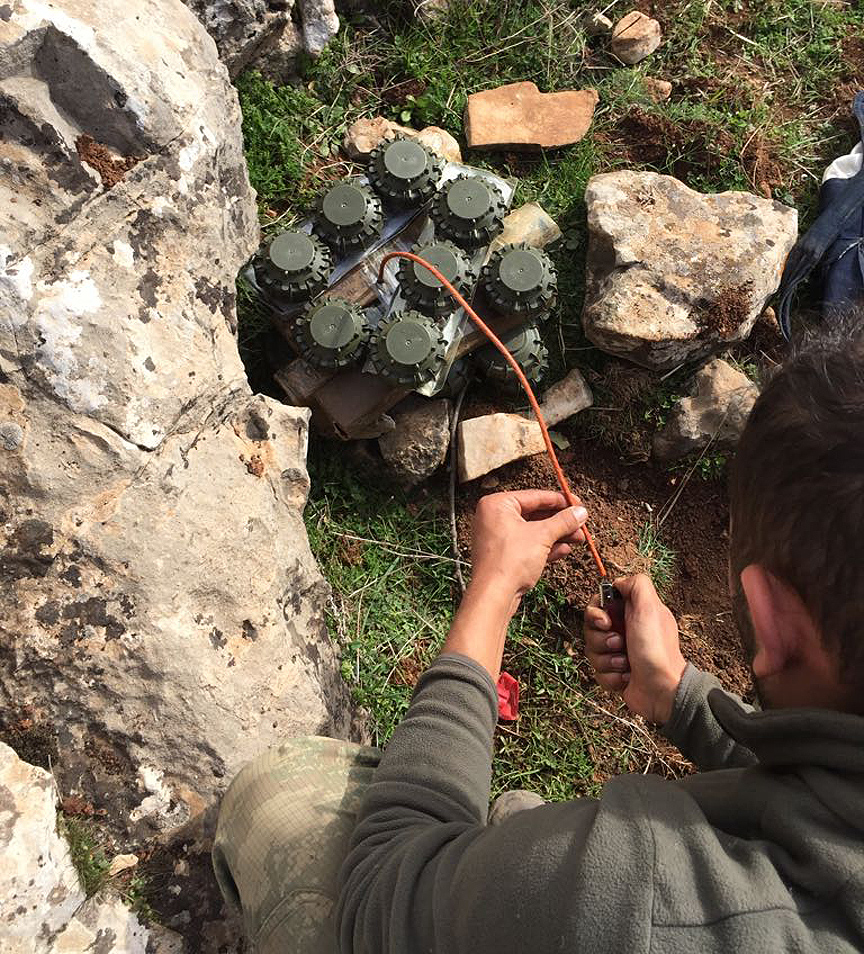 Afrin’de yasaklı anti-personel mayınları ele geçirildi