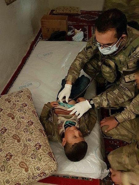 Mehmetçik’ten Afrin’de sağlık taraması