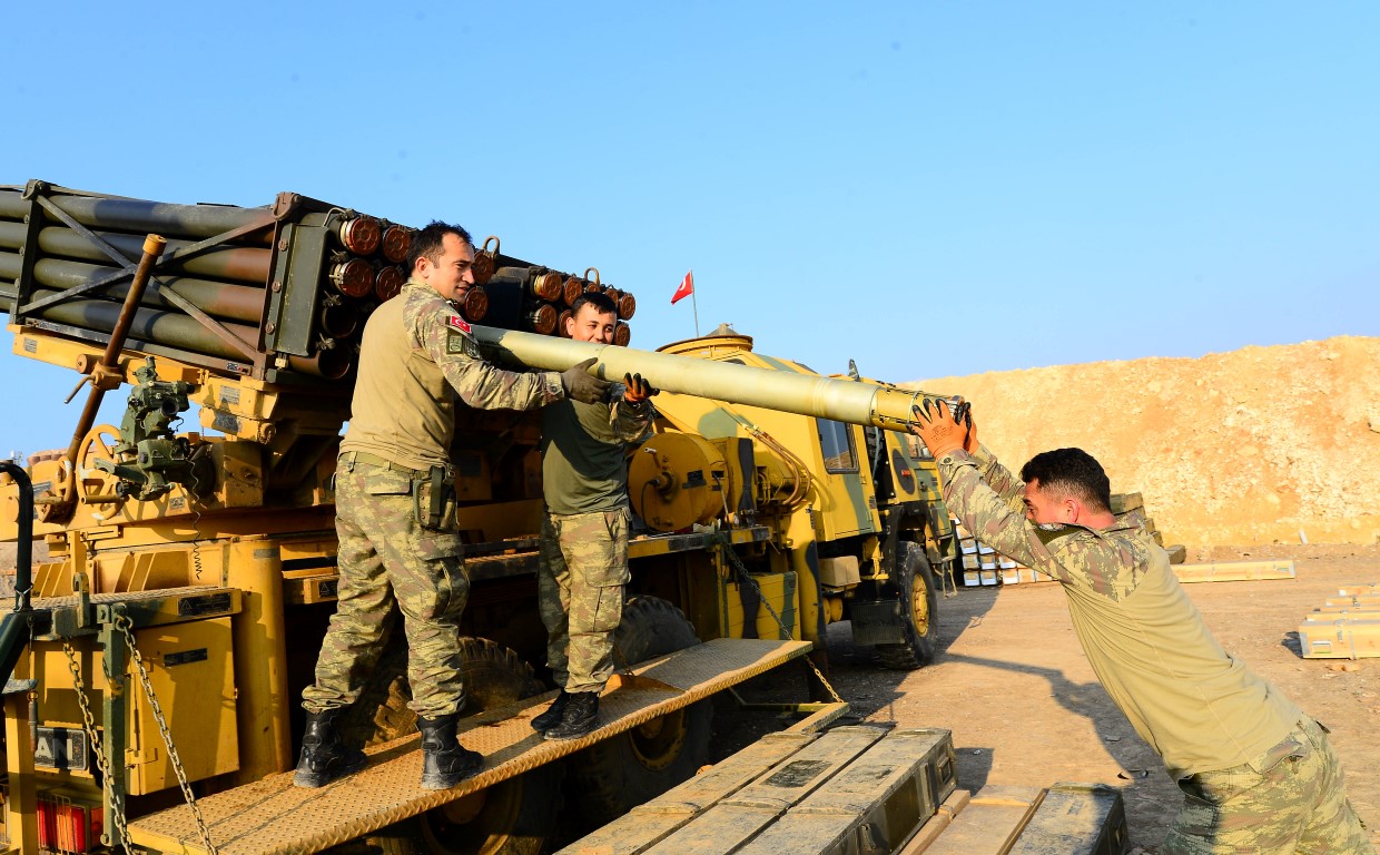 Турецкие установки dago. Soldier carrying Rockets.