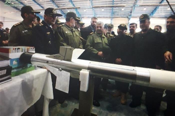 İran, zırh-delici Azarakş Yıldırım füzesini tanıttı!