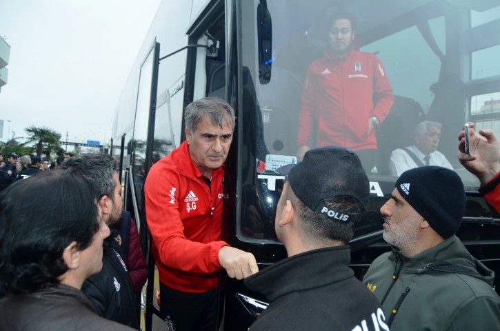 Trabzon’da Beşiktaş Teknik Direktörü Şenol Güneş’e şok tepki!