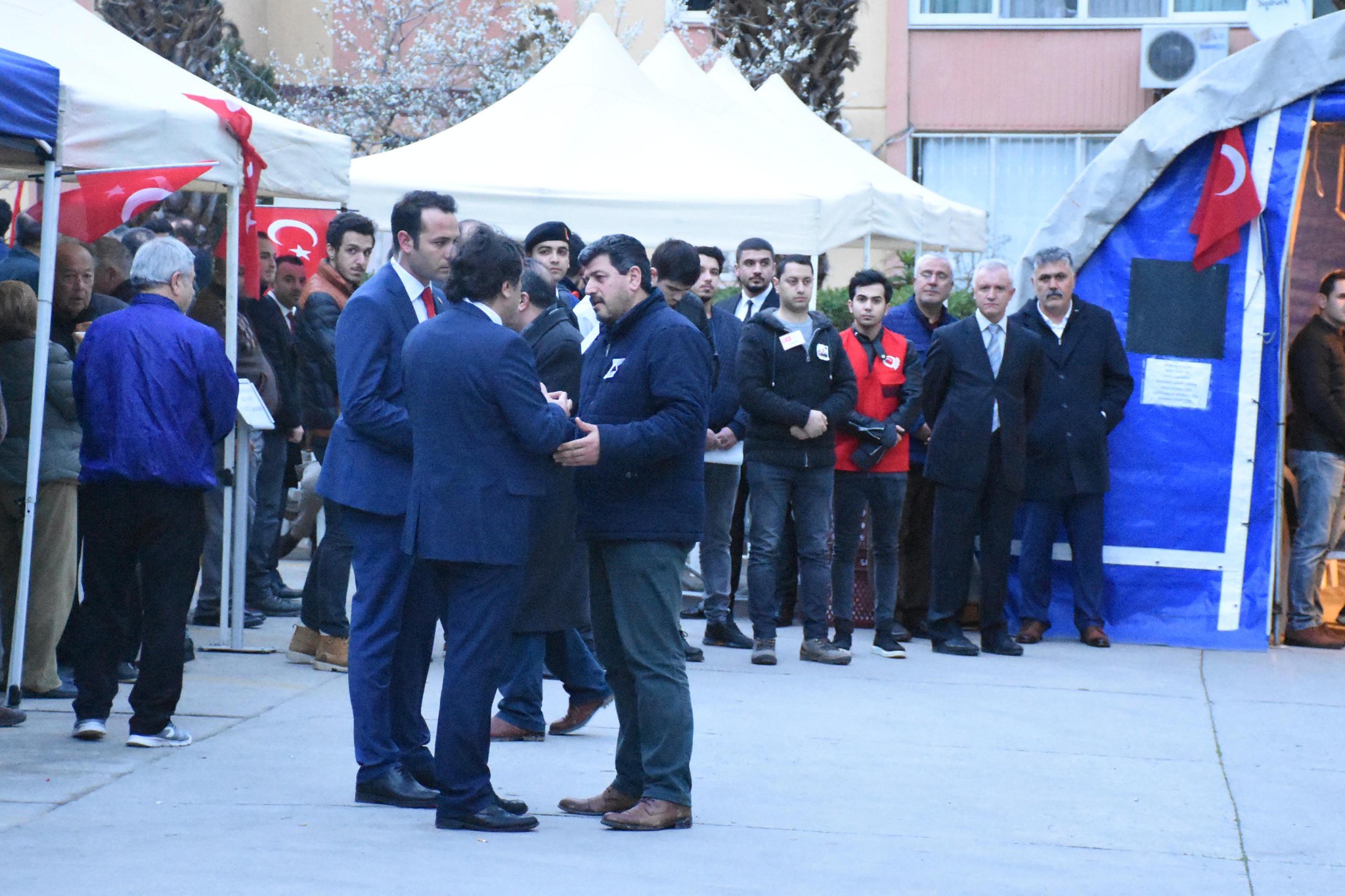 Başbakan Yıldırım İzmir’de şehit astsubayın mevlidine katıldı