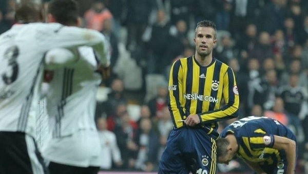 Fenerbahçe’nin yıldız futbolcusu Van Persie hakkında dava