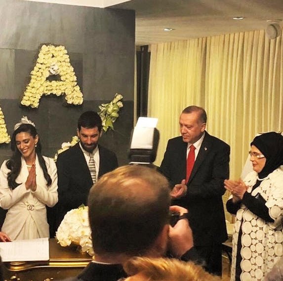 İşte Erdoğan Ailesi’nin Arda Turan’a düğün hediyesi