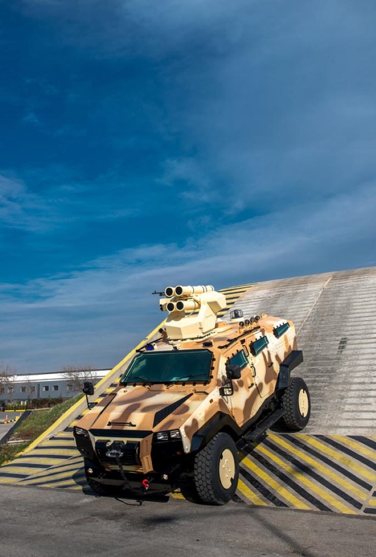 Türkiye’nin yeni zırhlısı NMS 4X4, Katar’da yüzünü gösterdi