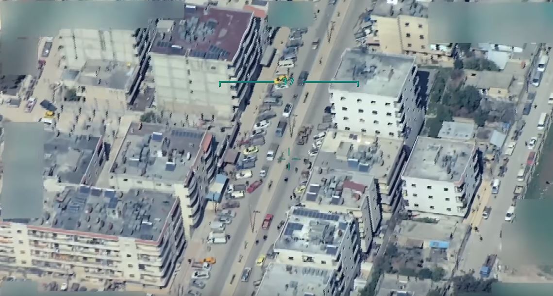 Teröristler Afrin’de sivillerin önünü böyle kesiyor