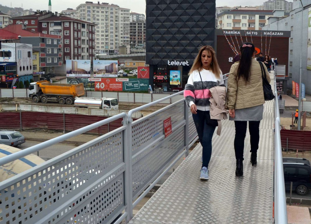 Trabzon’da görülmemiş üst geçit